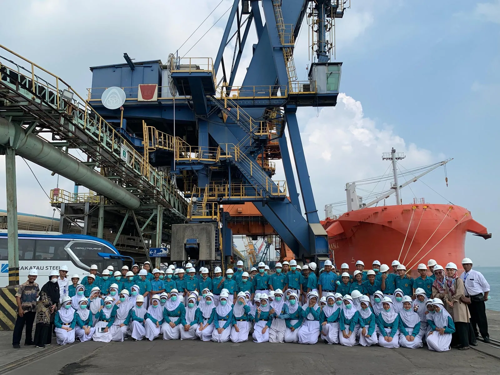 Foto bersama di dermaga Krakatau International Port