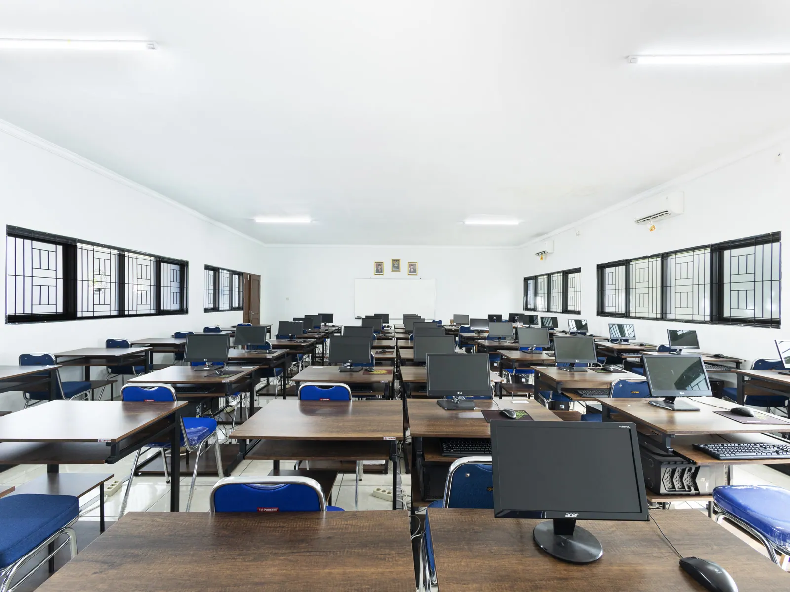 Laboratorium komputer SMP Islam Al Azhar 27